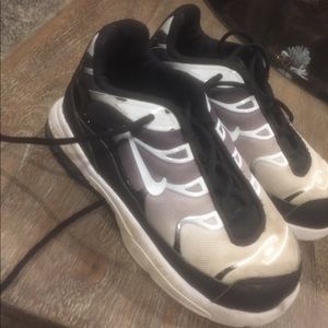 Little kid Nike airs